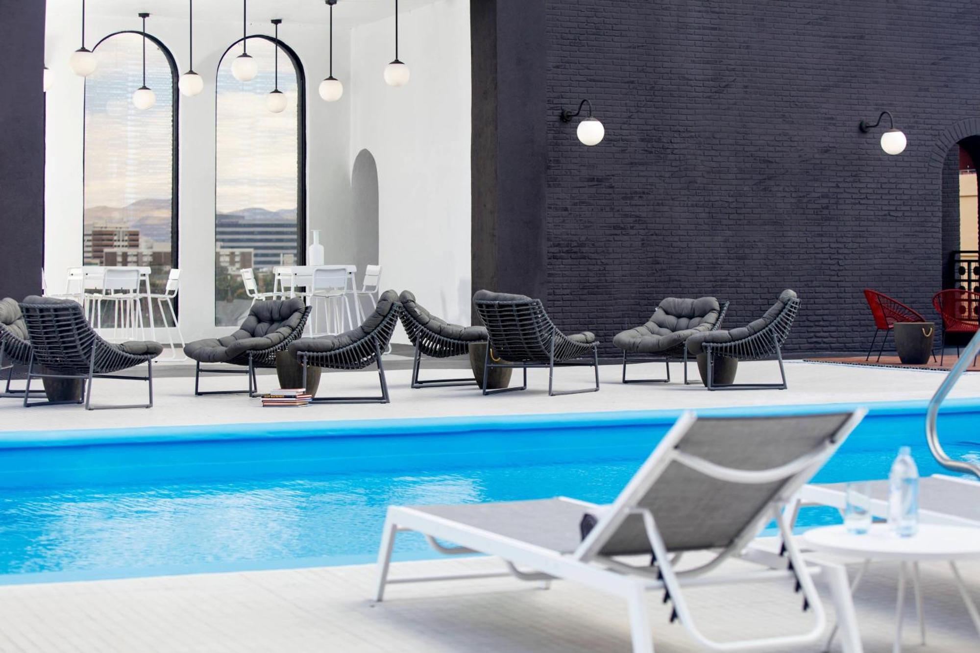 Renaissance Downtown & 4*